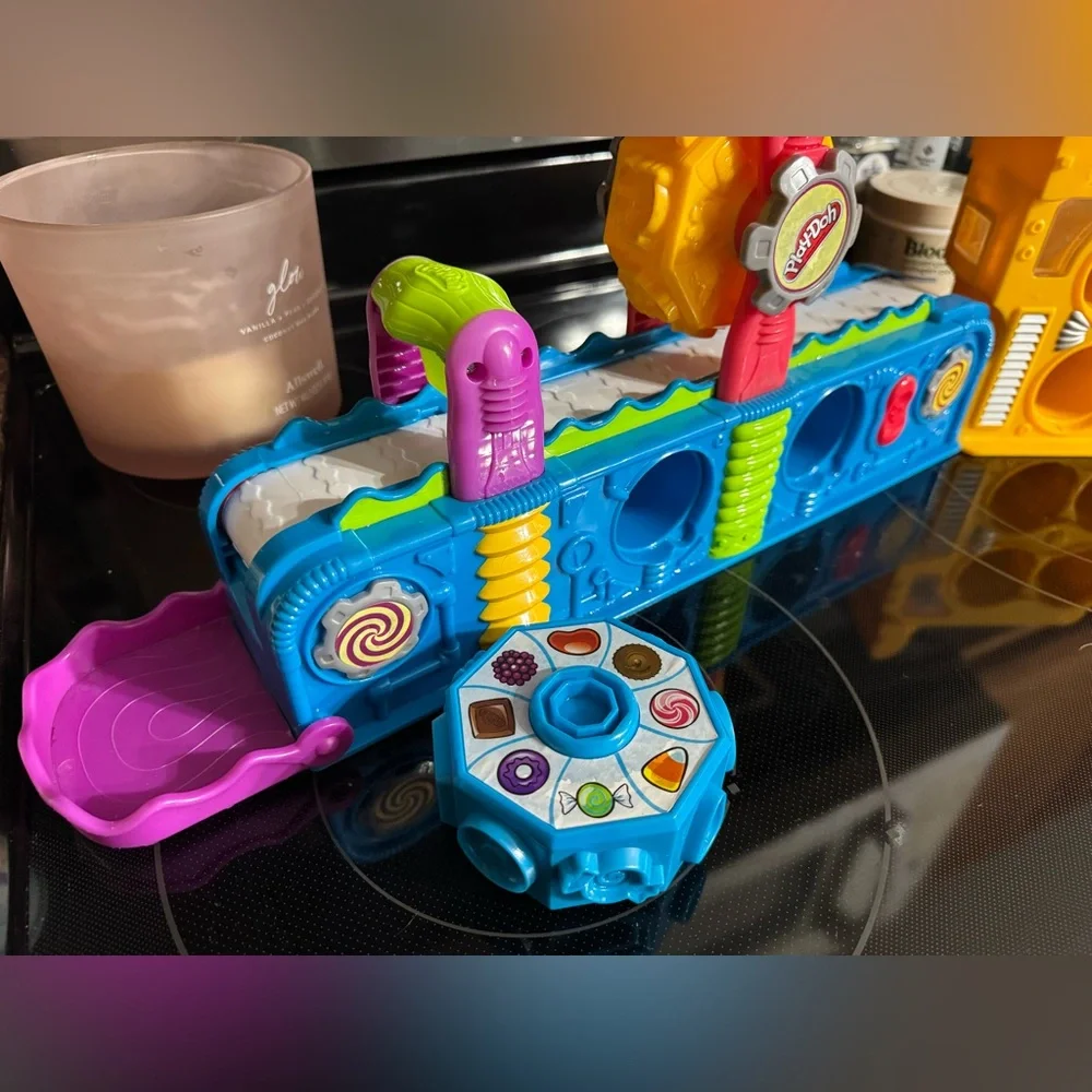 Playdoh MEGA fun factory motorized conveyer beltDiscontinued RARE HTF